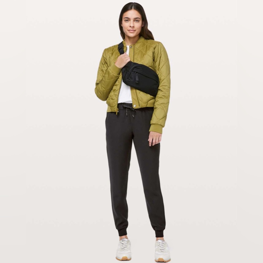 Lululemon‎ On The Fly Jogger in Black.
